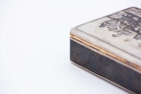  Caixa de rapé em prata anielada